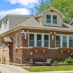 Norwood Park/Edison Park! Workstation & In-Unit Laundry! 2Nd Floor Apt