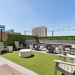 2Br Modern South Loop Suite With Views & Gym