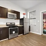 Spacious 3 Bedroom Apartment Close To Downtown
