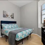 Spacious 3 Bedroom Apartment Close To Downtown