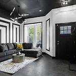 Holiday home The Black And White