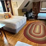 Ray\'S Bucktown Bed And Breakfast