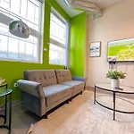Mccormick Oasis With Balcony, Optional Parking, Patio And Gym Sleeps 6 Near Mccormick Place, Grant Park, Soldier Field & Museum Campus Chicago