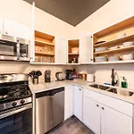 Family And Group Friendly 5Br Spacious Unit With Pool Table And Optional Parking Near Mccormick Place And Soldier Field