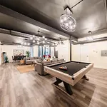 Family And Group Friendly 5Br Spacious Unit With Pool Table And Optional Parking Near Mccormick Place And Soldier Field
