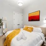 River North With Balcony Apartment *