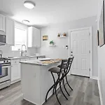 Newly Rehabbed Greystone With 2 Private Apartments, Backyard, Garage, Laundry, Close To Expressway * Chicago