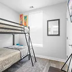 Newly Rehabbed Greystone With 2 Private Apartments, Backyard, Garage, Laundry, Close To Expressway * Chicago