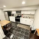 Homestay Close To Downtown - Free Parking