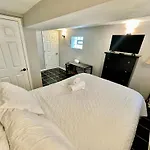 Homestay Close To Downtown - Free Parking