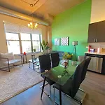 Modern Chicago 2Br Apartment With Skyline View, Optional Parking & Gym Access Near Mccormick, Museum Campus, Grant Park & Soldier Field