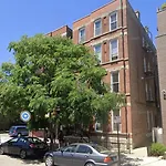 The Secret West Loop Oasis For Up To 4 Guests - 5 Minutes To United Center!