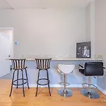 Wonderful Close To Downtown - Free Parking