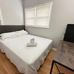 Wonderful Close To Downtown - Free Parking Homestay *