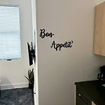 Sleek Modern & Fully Furnished Uptown Studio - Wilson 402