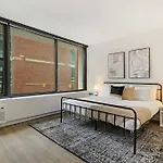 1Br Spacious & Trendy Apt In Chicago - Chestnut 15B