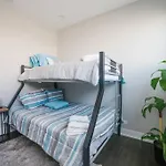 Magnificent New Home W/8 Beds & Free Parking