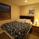 Roscoe Village Apartment Chicago