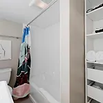 New 2br W 3 Beds And Highspeed Internet