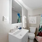 New 2br W 3 Beds And Highspeed Internet Chicago