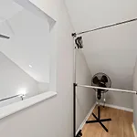 New 2br W 3 Beds And Highspeed Internet