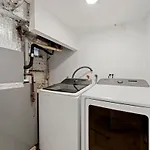 New 2br W 3 Beds And Highspeed Internet Holiday home *