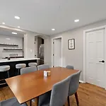 New 2br W 3 Beds And Highspeed Internet Holiday home Chicago