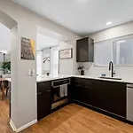 New 2br W 3 Beds And Highspeed Internet Chicago
