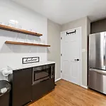 New 2br W 3 Beds And Highspeed Internet