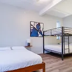 Beautifully Remodeled Second Floor Flat In River North With Private Rooftop - 2S