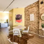 Beautifully Remodeled Third Floor Flat In River North - 3n Apartment *