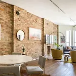 Beautifully Remodeled Third Floor Flat In River North - 3n *