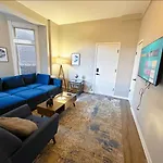 The Secret West Loop Oasis For Up To 4 Guests - 5 Minutes To United Center!