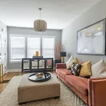 Red Robin - Wicker Park Apartment Chicago