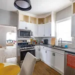 Red Robin - Wicker Park Apartment *