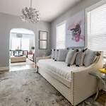 Red Robin - Wicker Park Apartment Chicago