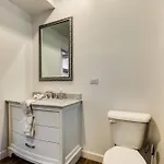 Pet Friendly And For 7! Large Common Areas To Converse And Connect Apts * Chicago