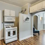 Pet Friendly! Colorful And Cozy - A Great Place To Call Home While Visiting The Windy City Apts