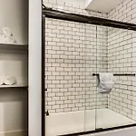 Apartment Pet Friendly And For 7! Large Common Areas To Converse And Connect Apts