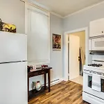 Pet Friendly! Colorful And Cozy - A Great Place To Call Home While Visiting The Windy City Apts