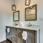 Pet Friendly And For 7! Large Common Areas To Converse And Connect Apts Chicago