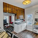 Pet Friendly! Charming And Perfectly Located - This 1-Bedroom Beauty Is Perfect For You And Your Pooch! Condo