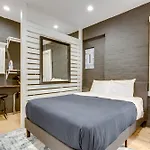 Relax In West Town - In-Unit Laundry And Pet Friendly! Apts