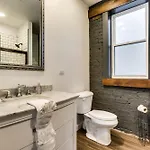 Apartment Pet Friendly And For 7! Large Common Areas To Converse And Connect Apts *