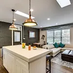 Apartment Pet Friendly And For 7! Large Common Areas To Converse And Connect Apts