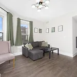 Tropical Chicago - 3 Bedrooms