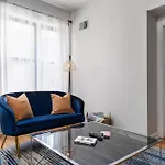 Ukrainian Village 2Br Modern Apartment D1