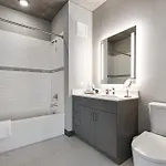 Fulbrix Bright Designer With West Loop Views Apartment