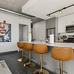 Fulbrix Bright Designer With West Loop Views Apartment