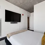 Apartment Fulbrix Bright Designer With West Loop Views *